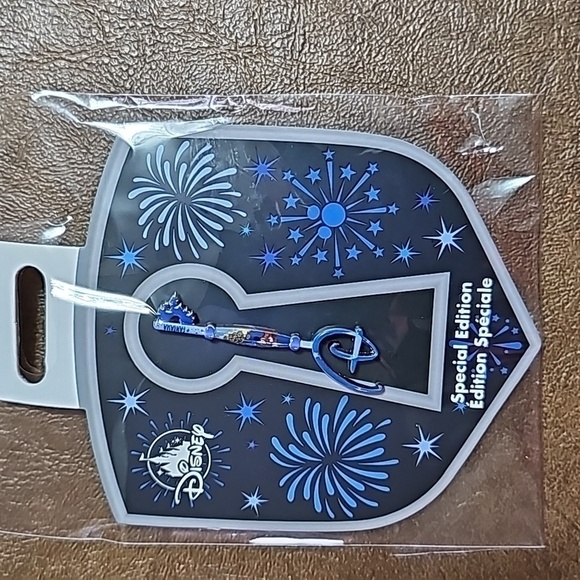 NEW DISNEY PARKS Mickey 2020 Special Anniversary Limited Edition PIN - Picture 1 of 3
